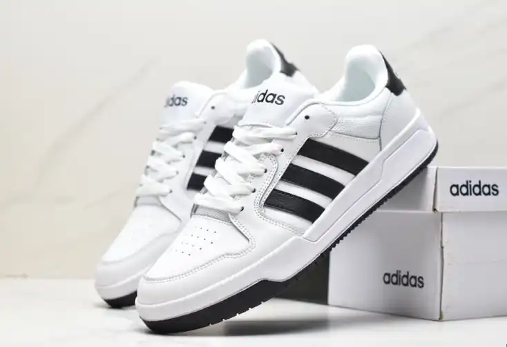 hype Adidas Sneakers