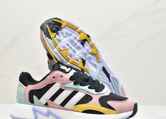 hype Adidas Sneakers