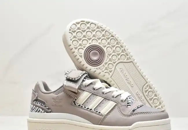 hype Adidas Sneakers