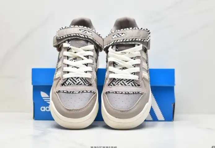 hype Adidas Sneakers