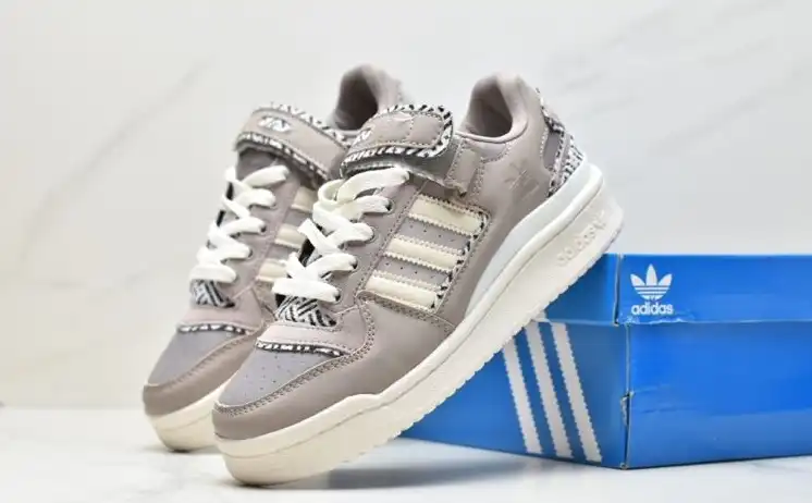 hype Adidas Sneakers