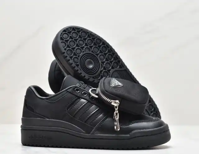 hype Adidas Sneakers