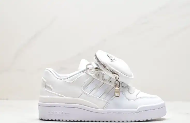 hype Adidas Sneakers