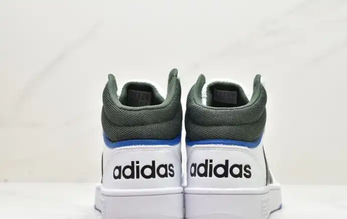 hype Adidas Sneakers