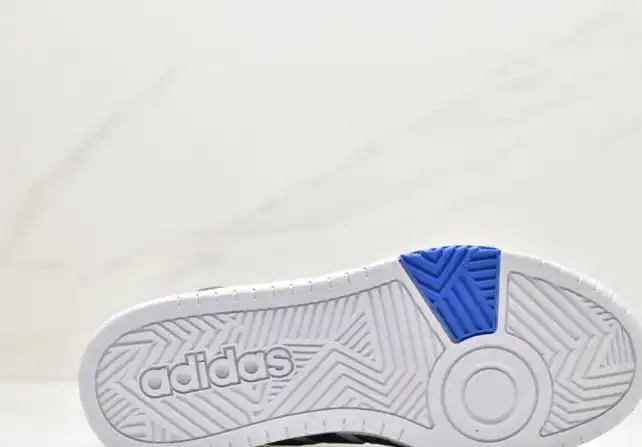 hype Adidas Sneakers