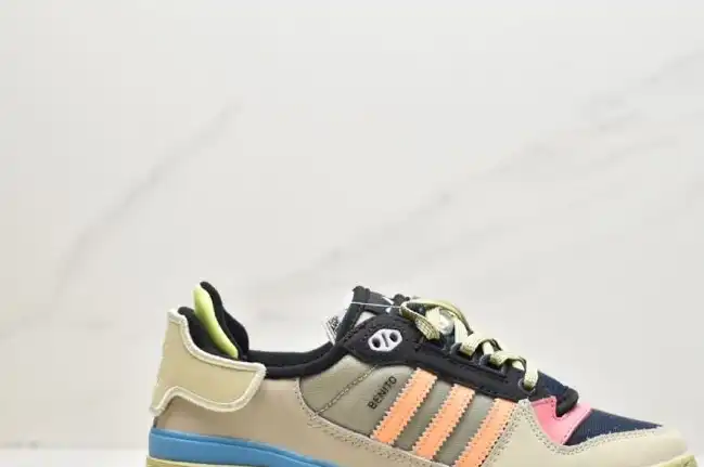 hype Adidas Sneakers