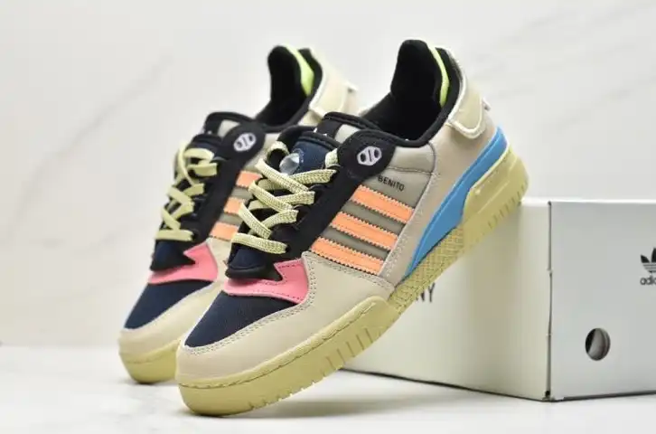 hype Adidas Sneakers