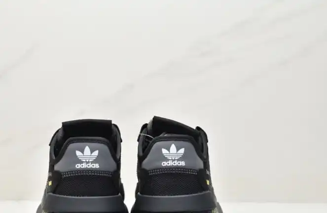 hype Adidas Sneakers