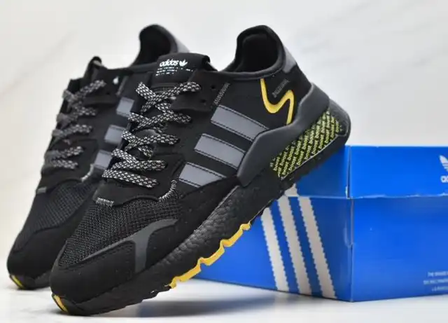 hype Adidas Sneakers