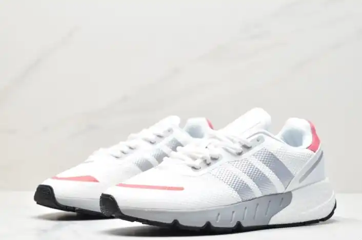 hype Adidas Sneakers