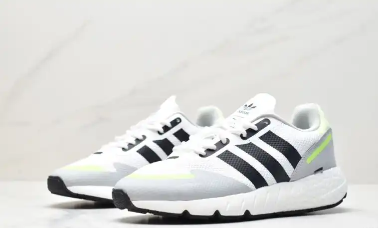 hype Adidas Sneakers