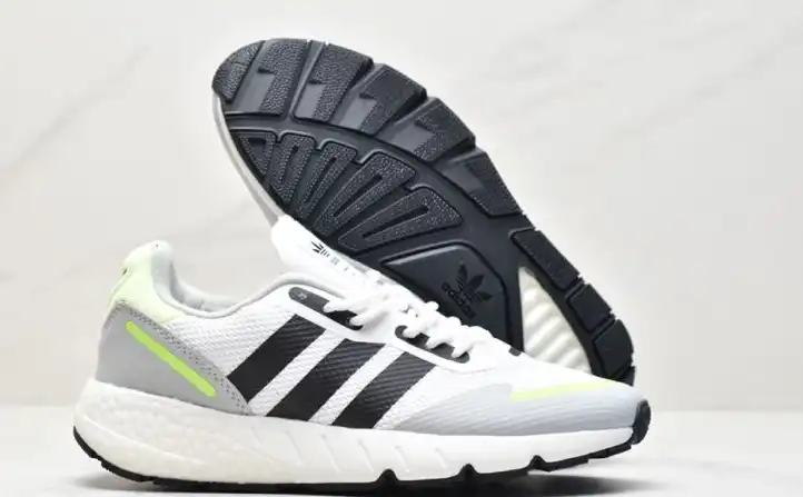 hype Adidas Sneakers