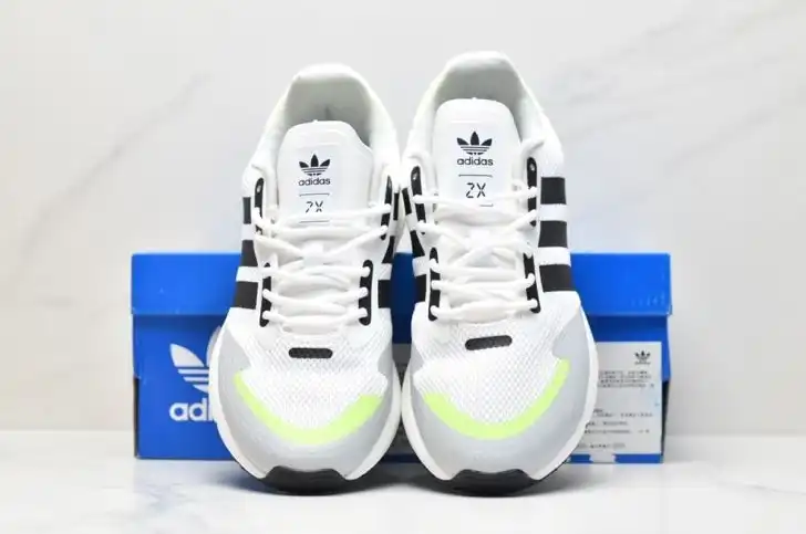 hype Adidas Sneakers