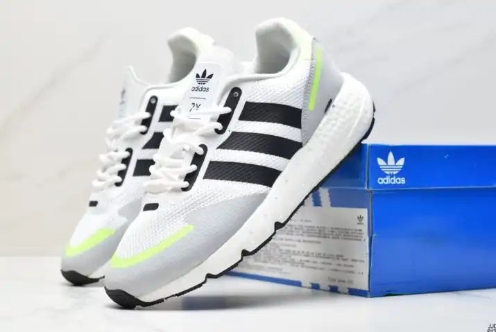 hype Adidas Sneakers