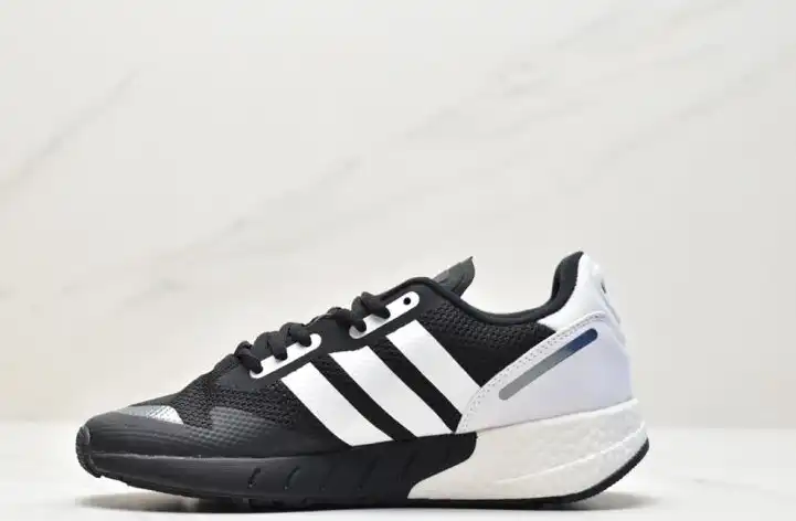 hype Adidas Sneakers