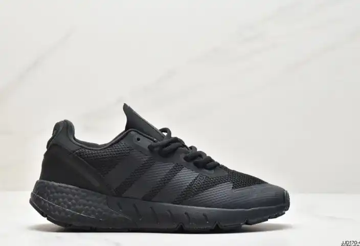 hype Adidas Sneakers