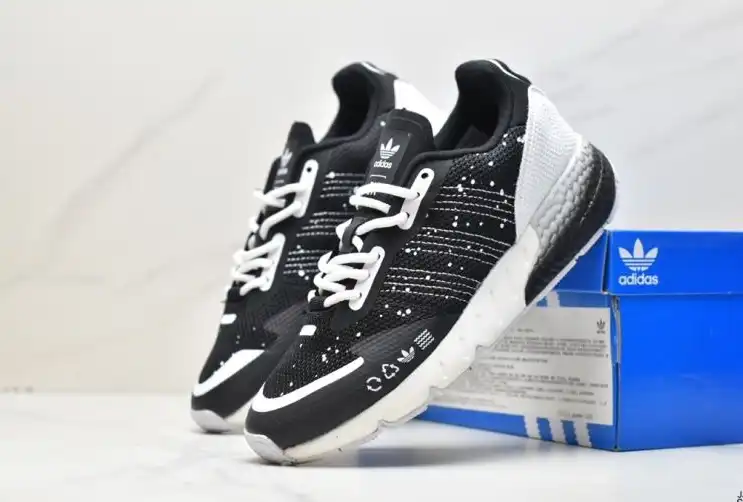 hype Adidas Sneakers