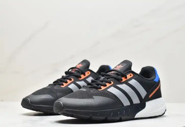 hype Adidas Sneakers