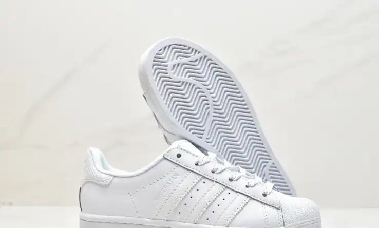 hype Adidas Sneakers