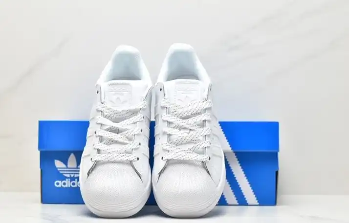 hype Adidas Sneakers