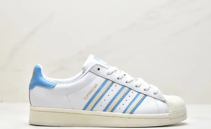 hype Adidas Sneakers