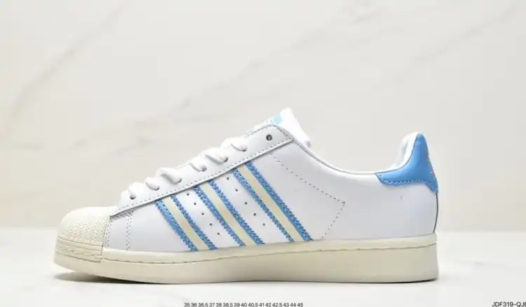 hype Adidas Sneakers