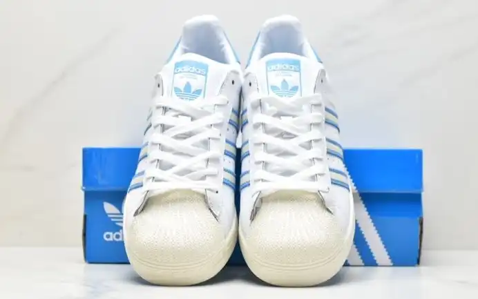 hype Adidas Sneakers