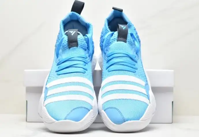 hype Adidas Sneakers