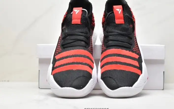 hype Adidas Sneakers