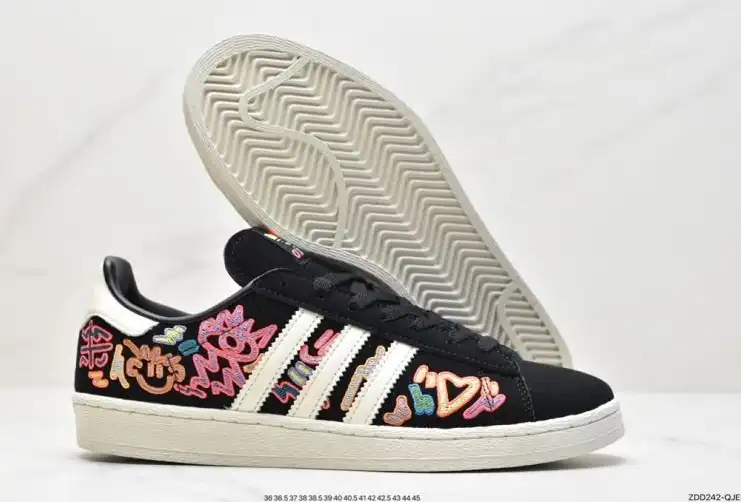 hype Adidas Sneakers