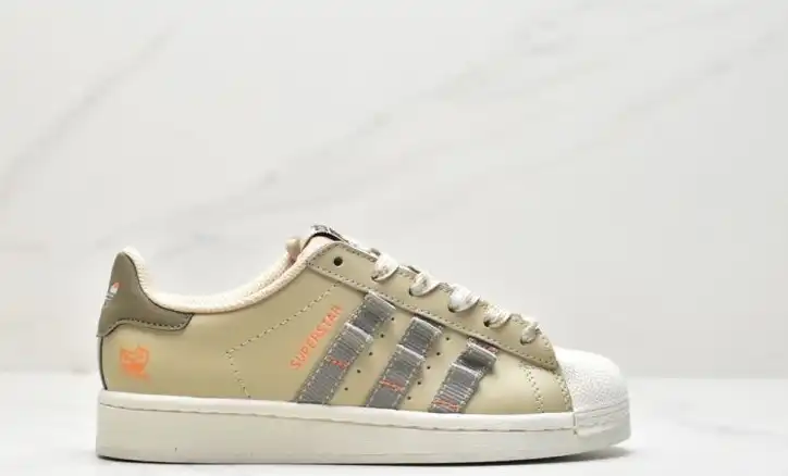 hype Adidas Sneakers