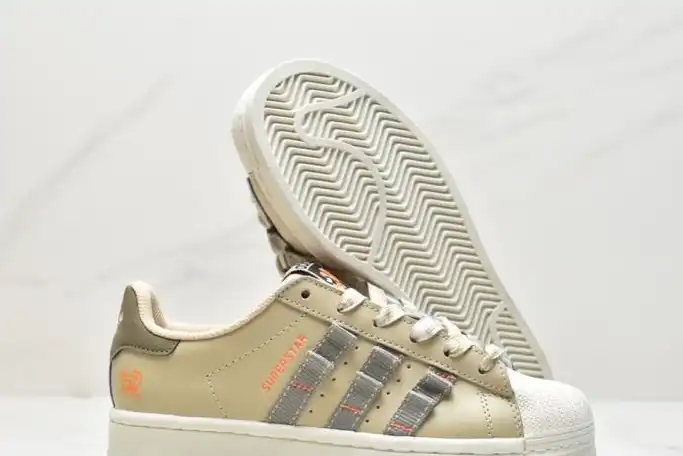 hype Adidas Sneakers