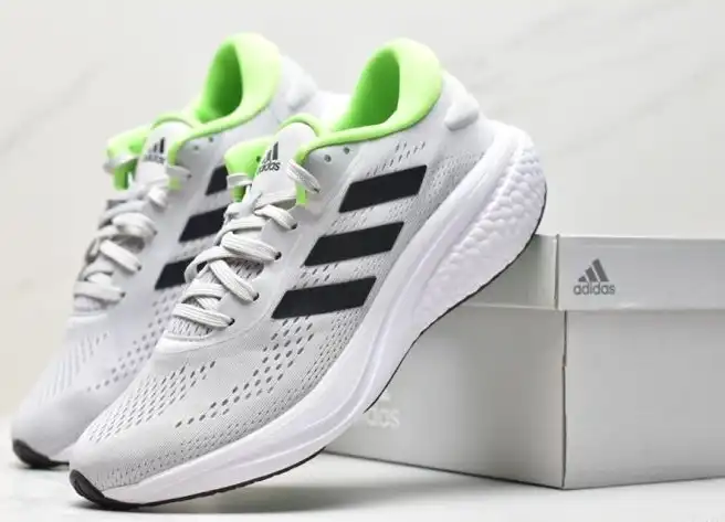 hype Adidas Sneakers