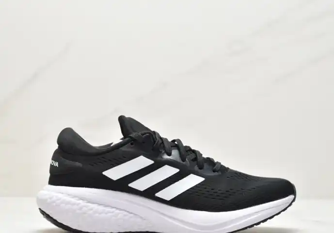 hype Adidas Sneakers