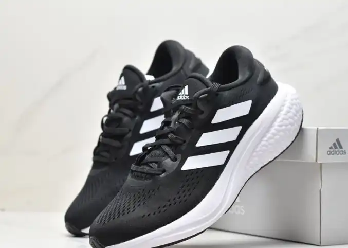 hype Adidas Sneakers