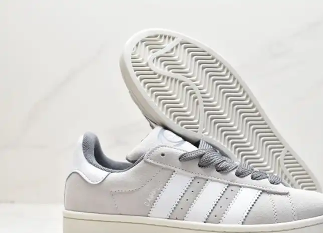 hype Adidas Sneakers