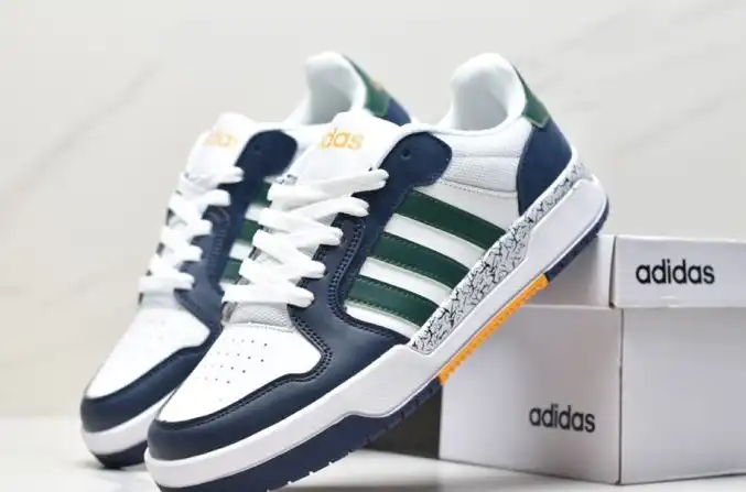 hype Adidas Sneakers