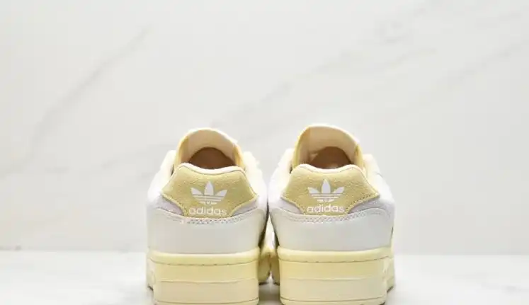 hype Adidas Sneakers