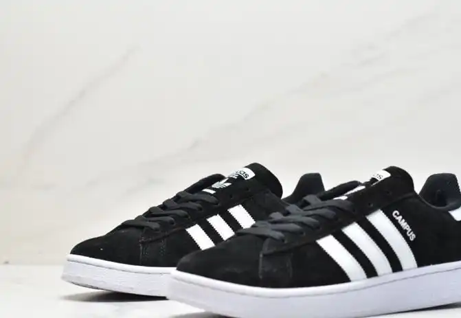 hype Adidas Sneakers