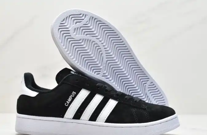 hype Adidas Sneakers