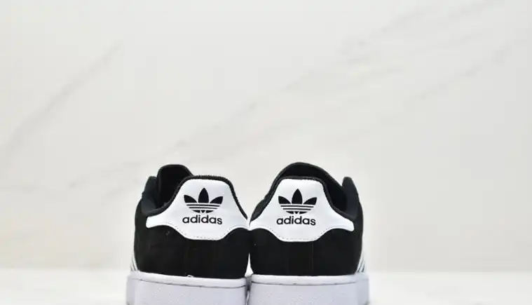 hype Adidas Sneakers