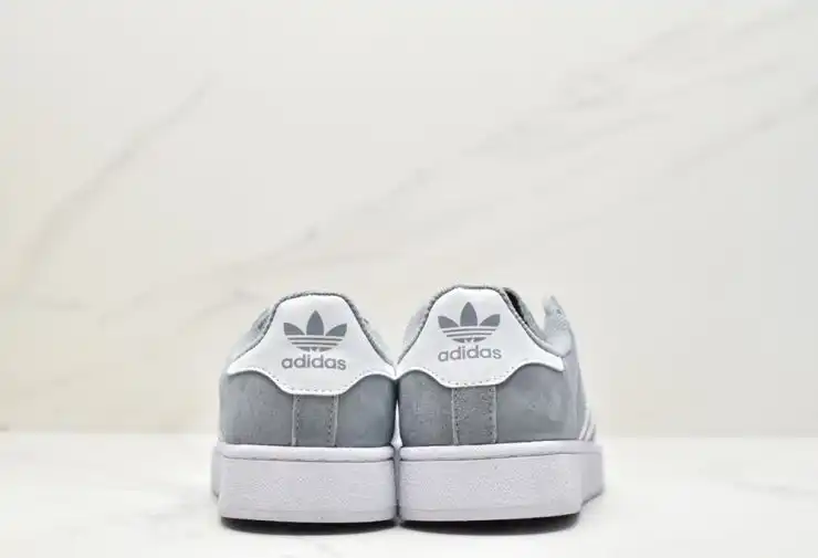 hype Adidas Sneakers