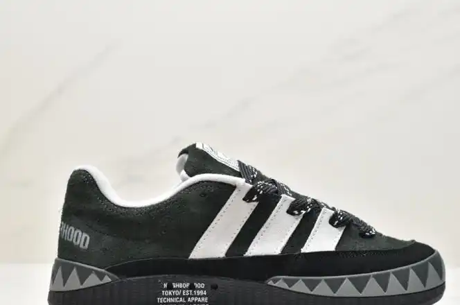 hype Adidas Sneakers