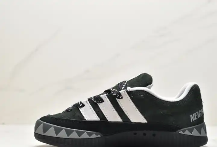 hype Adidas Sneakers