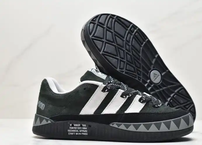 hype Adidas Sneakers