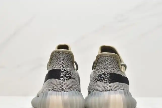 hype Adidas Yeezy Boost