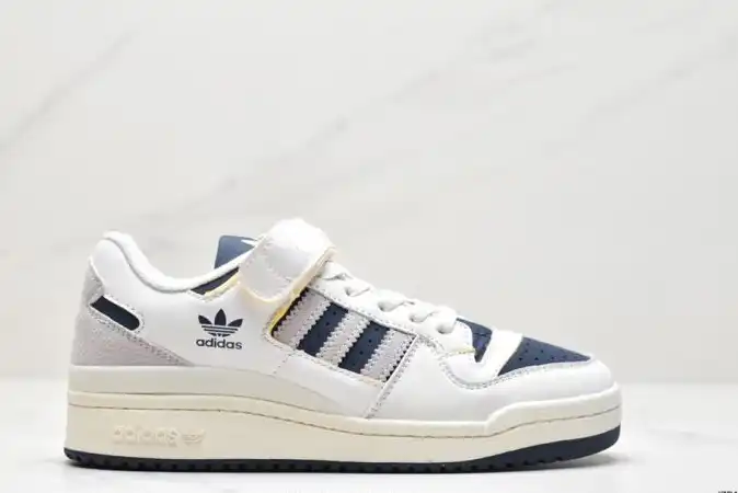 hype Adidas Sneakers