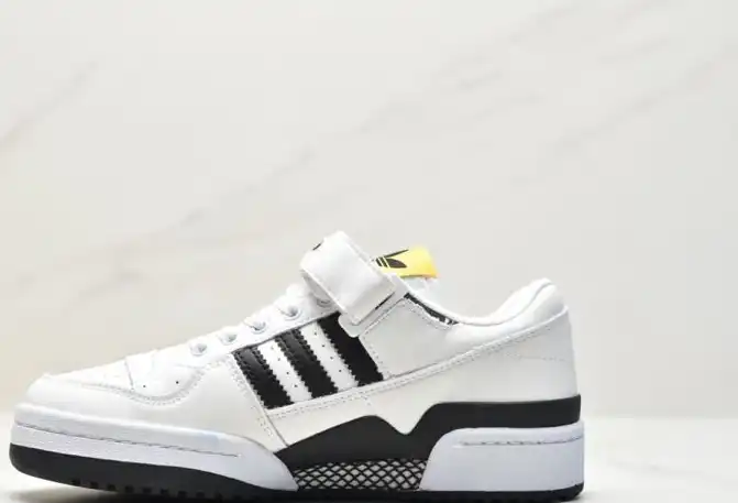 hype Adidas Sneakers