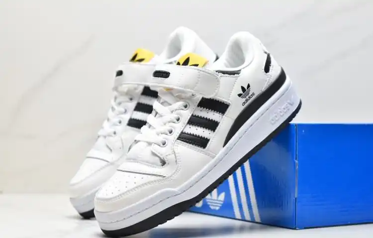 hype Adidas Sneakers