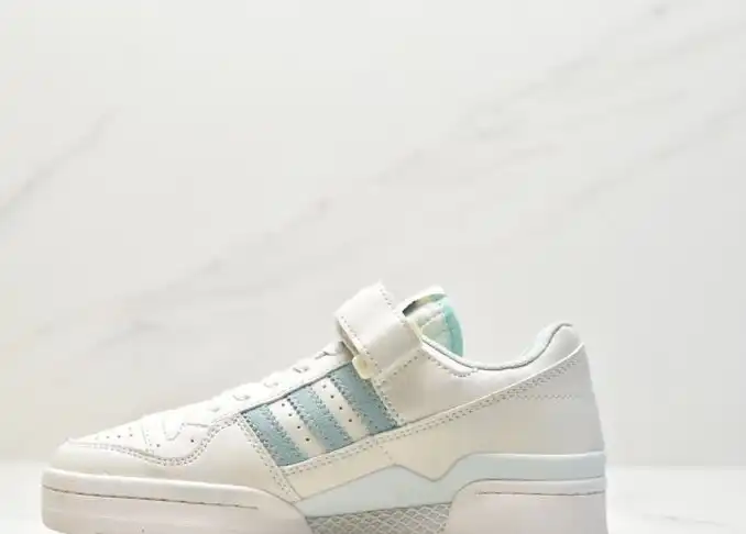 hype Adidas Sneakers